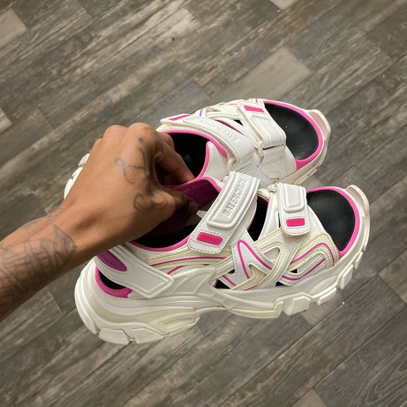 Designer sandals - Picture 2 of 5